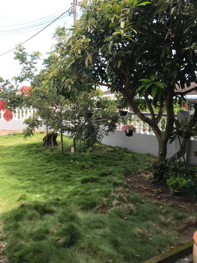 Cozy And Comfortable Homestay In 숭가이 시풋 외부 사진