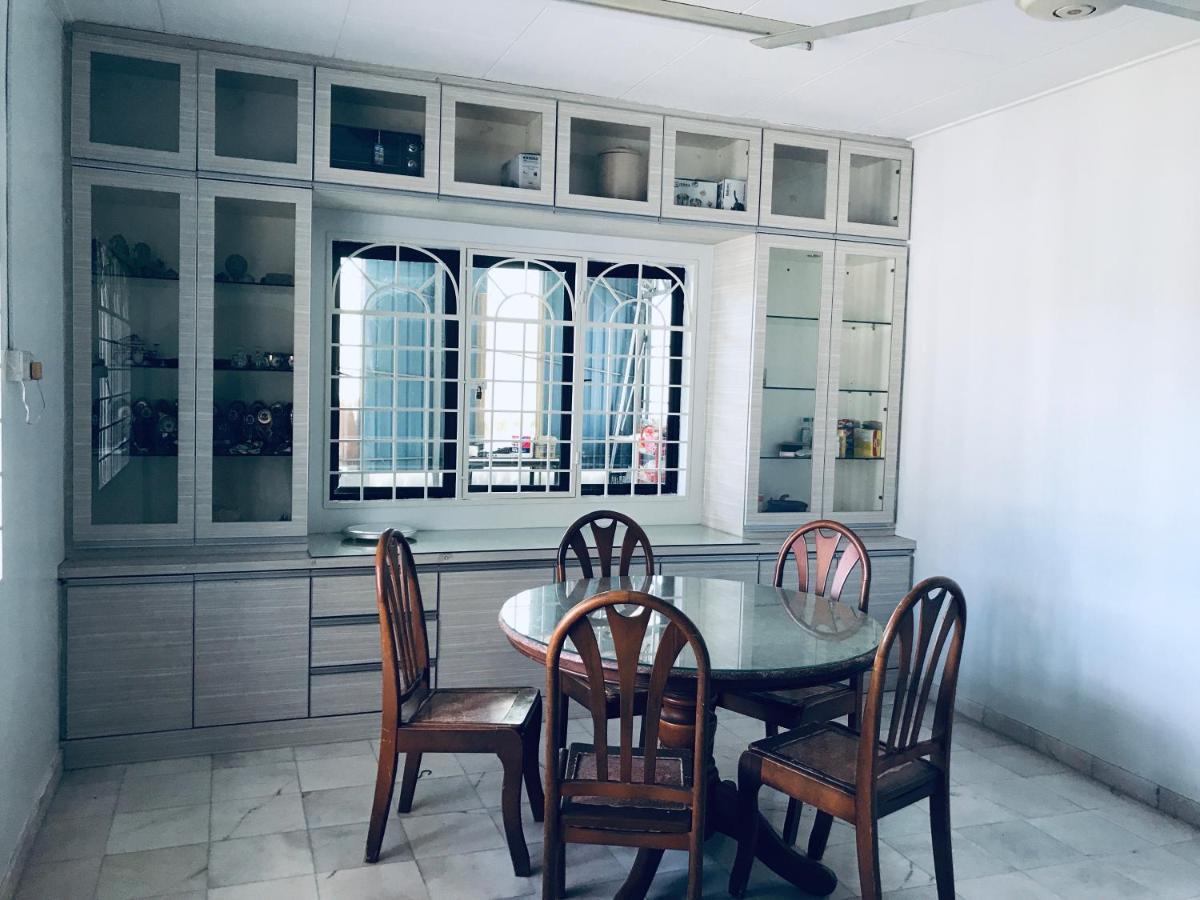 Cozy And Comfortable Homestay In 숭가이 시풋 외부 사진